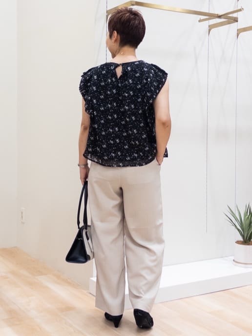 シュウコさんの「grove｜ロープベルトで差がつく 洗練リラックスパンツ」を使ったコーディネート