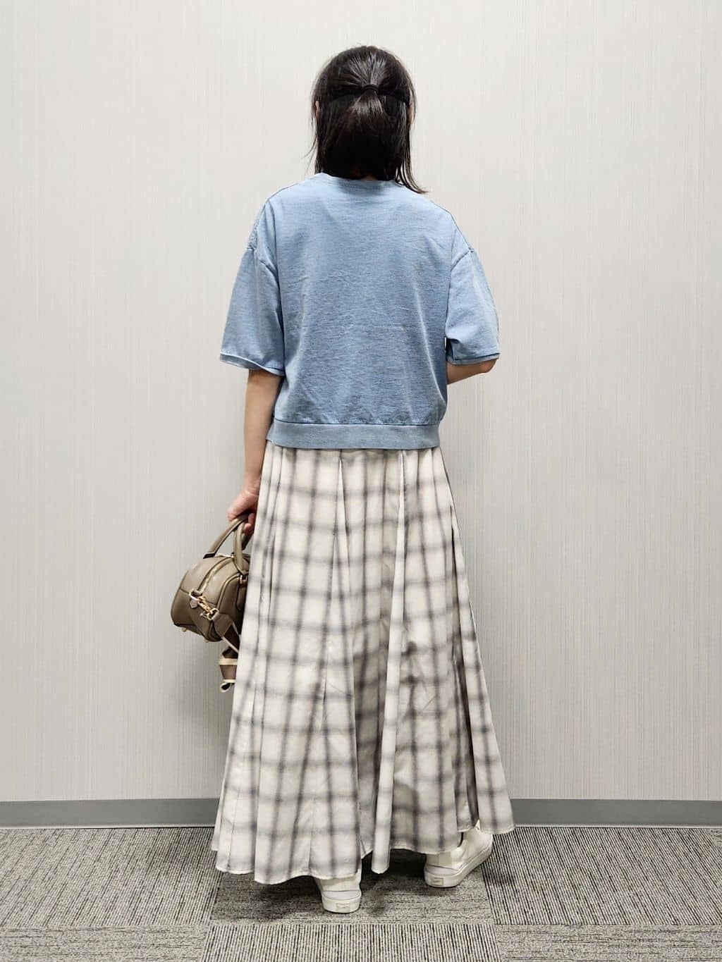 naraさんの「Dessin｜【ウエストゴム・洗える】オンブレーチェック柄スカート」を使ったコーディネート