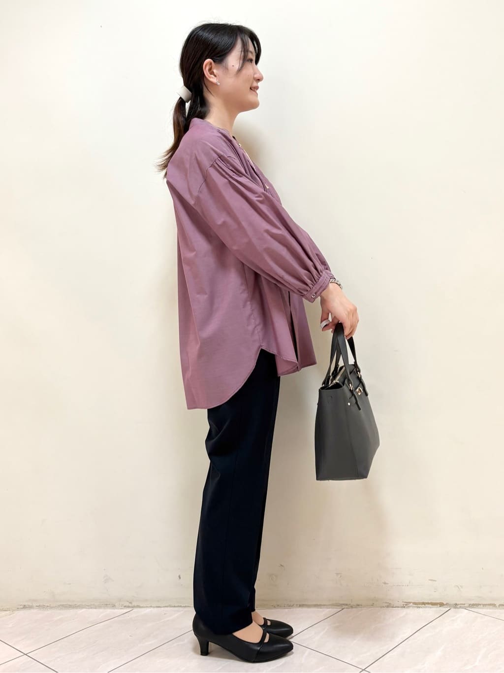 mikiさんの「Reflect｜【程よいゆとり感／体型カバー】ピンタックデザインシャンブレーブラウス」を使ったコーディネート