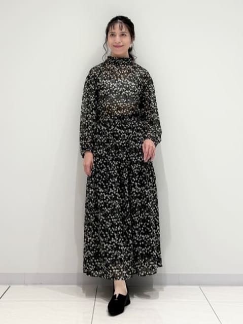 kayoさんの「INDIVI｜【秋映え柄/セットアップ可能】フラワーシフォンブラウス」を使ったコーディネート