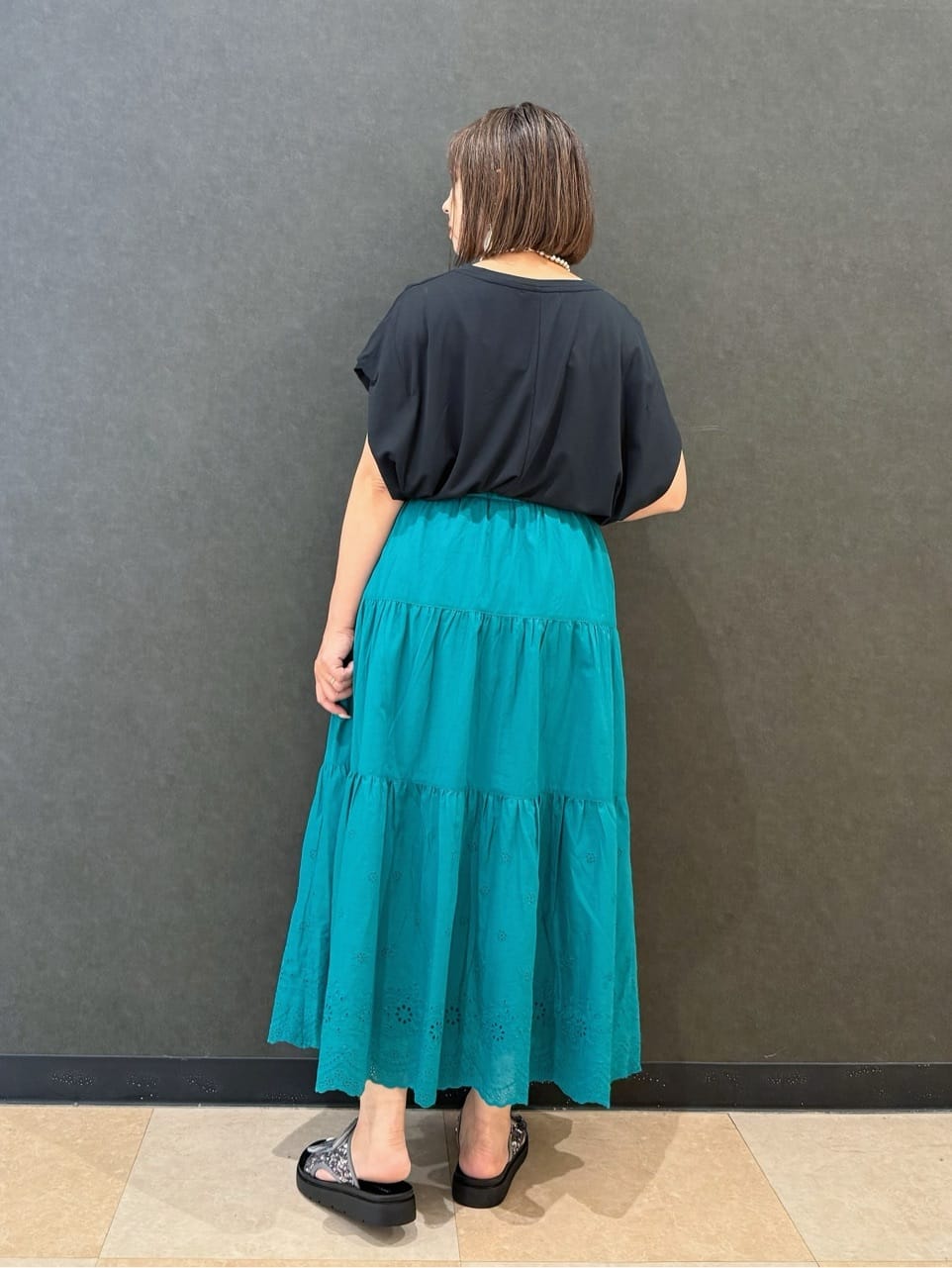 Megさんの「SHOO･LA･RUE｜【S-LL/ひんやり/UV】二の腕をきれいにカバー ショルダータックトップス」を使ったコーディネート