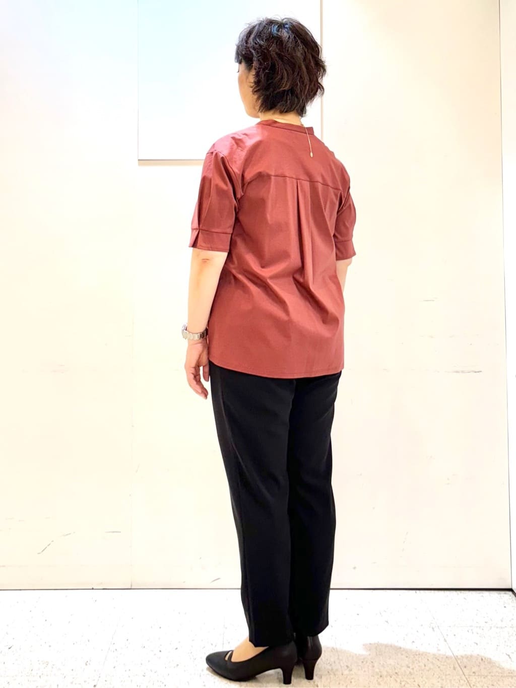 ヤスコさんの「Reflect｜【すっきり見え！長め丈／マシンウォッシュ可】スキッパーネックジャージトップス」を使ったコーディネート