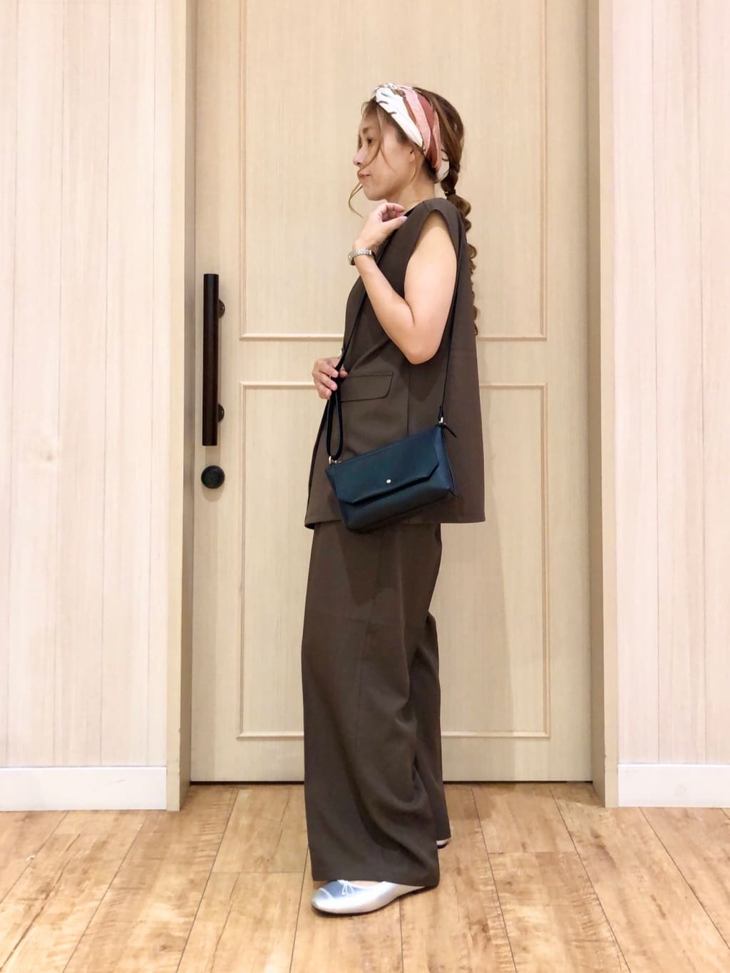 YOUさんの「SHOO･LA･RUE｜【S-LL/セットアップ可/洗濯後しわになりにくい】ダブルベスト」を使ったコーディネート