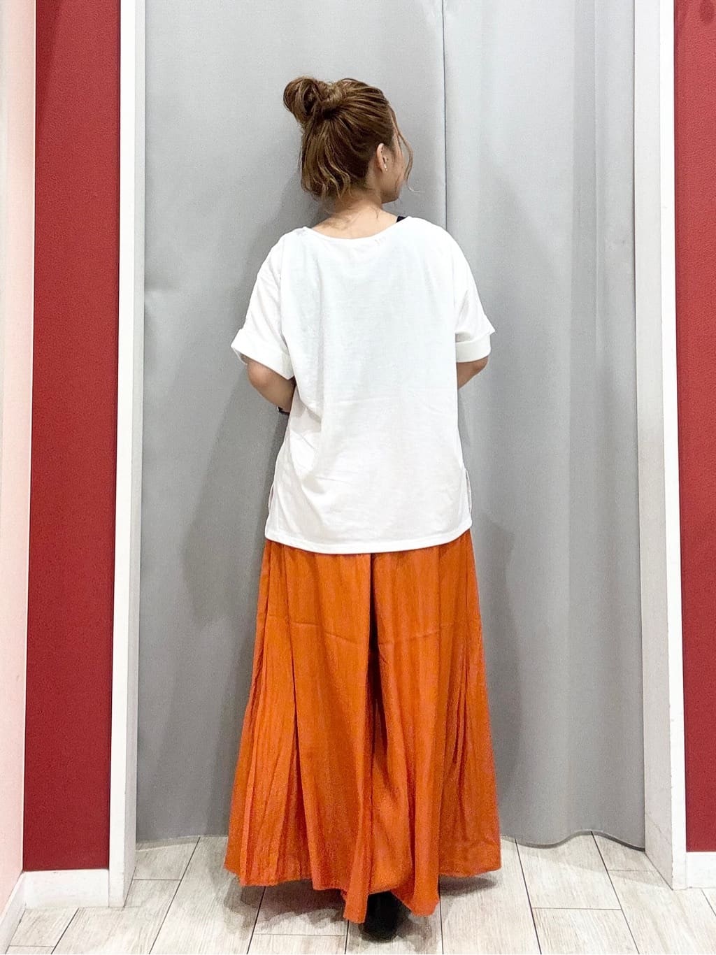 shioさんの「SHOO･LA･RUE｜【S-LL/裏地ひんやり】スカート見えで上品に マットサテンスカーチョ」を使ったコーディネート