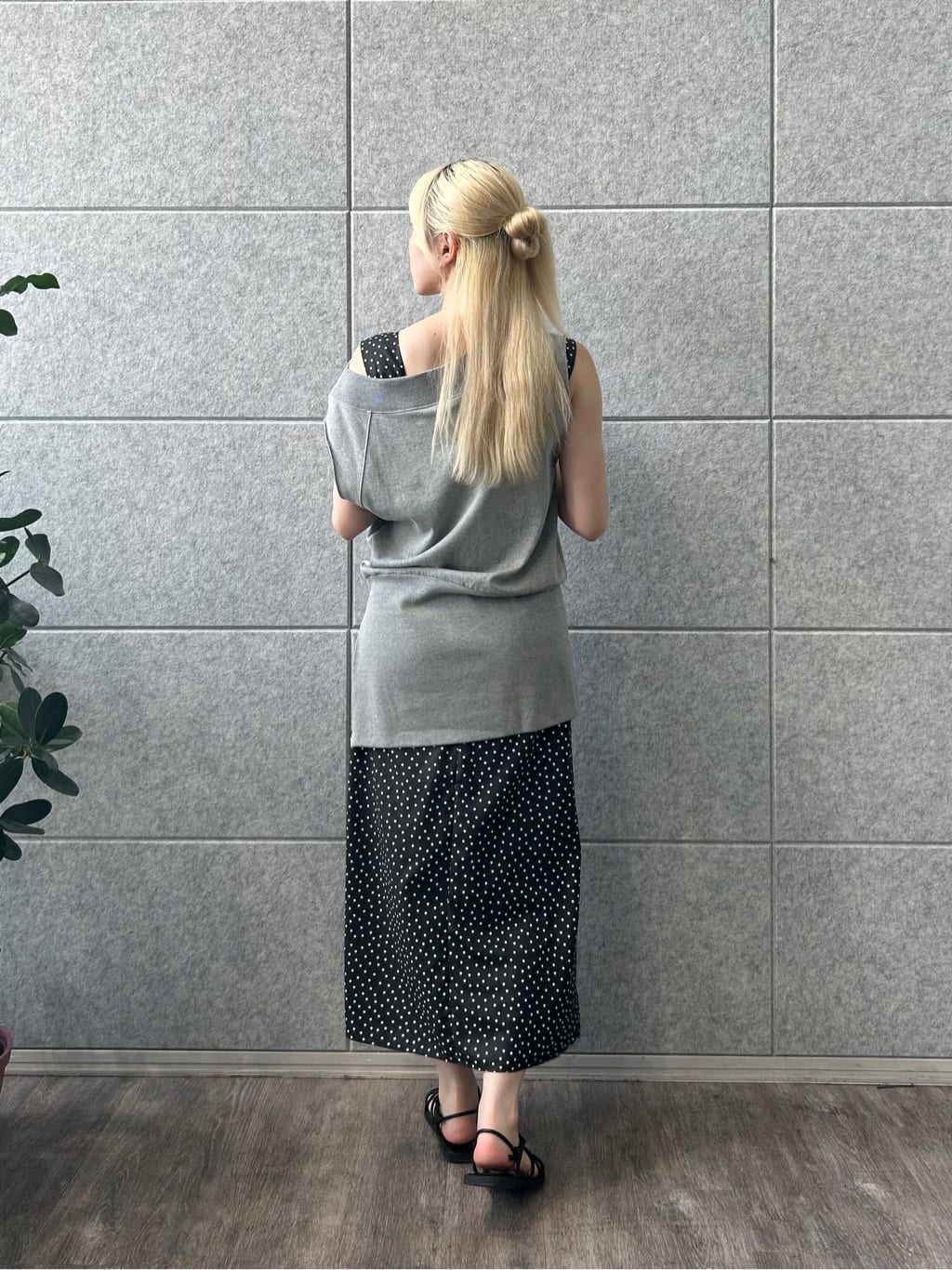 honoka Aさんの「CODE A｜off－shoulder sleeveless tops」を使ったコーディネート