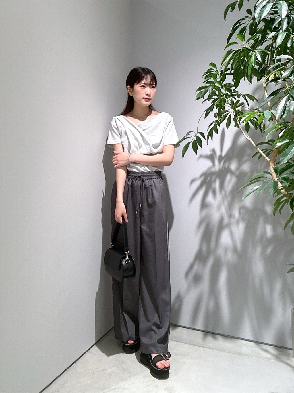 Renoさんの「INDIVI｜ドレープクロップドカットソー」を使ったコーディネート