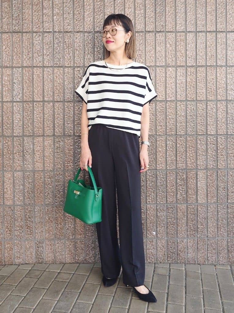 MUTSUKOさんの「UNTITLED｜【接触冷感/UVカット/ウエストゴム】センタープレスツイルパンツ」を使ったコーディネート