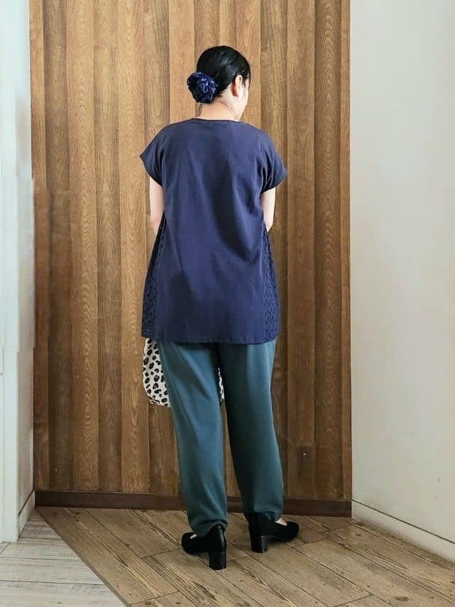 くまさんの「SHOO･LA･RUE｜【S-LL/体型カバー】インせずサマ見え レースドッキングトップス」を使ったコーディネート