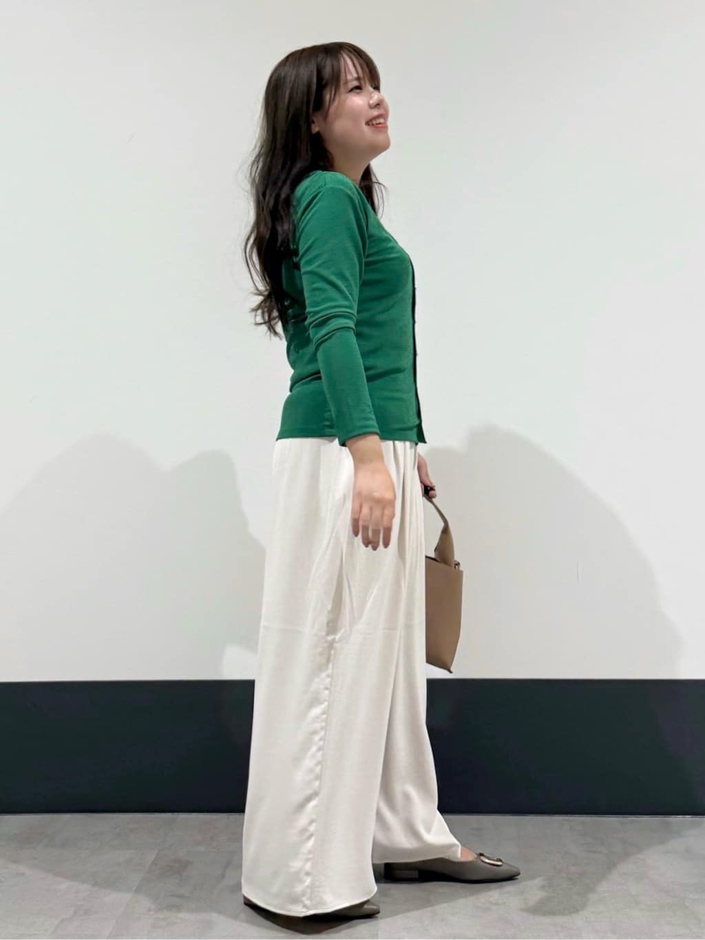 macchaさんの「THE SHOP TK｜シアーフライスVカーデ」を使ったコーディネート