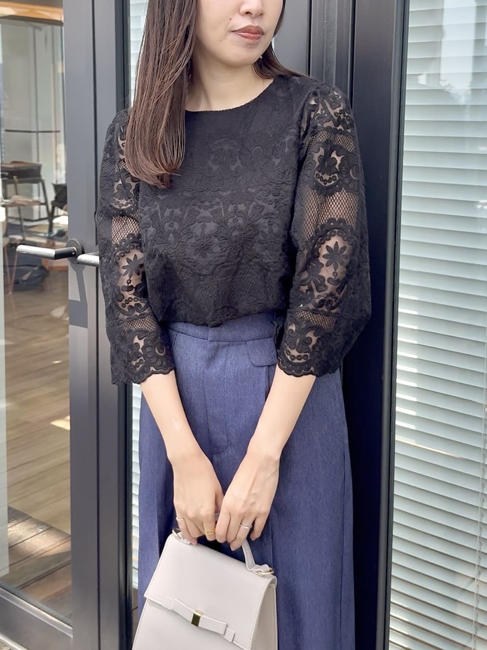 teiさんの「Couture brooch｜【一枚で着映える・高見え】刺繍レースフレアー袖ブラウス」を使ったコーディネート