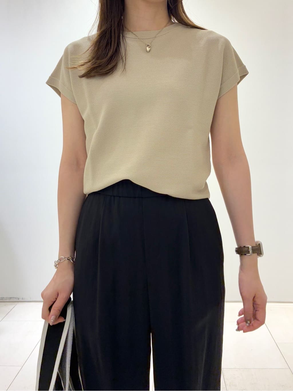 KAOさんの「INDIVI｜【褒められパンツ／洗える／ウエストゴム】ワイドタックパンツ」を使ったコーディネート