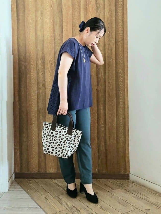 くまさんの「SHOO･LA･RUE｜【S-LL/体型カバー】インせずサマ見え レースドッキングトップス」を使ったコーディネート
