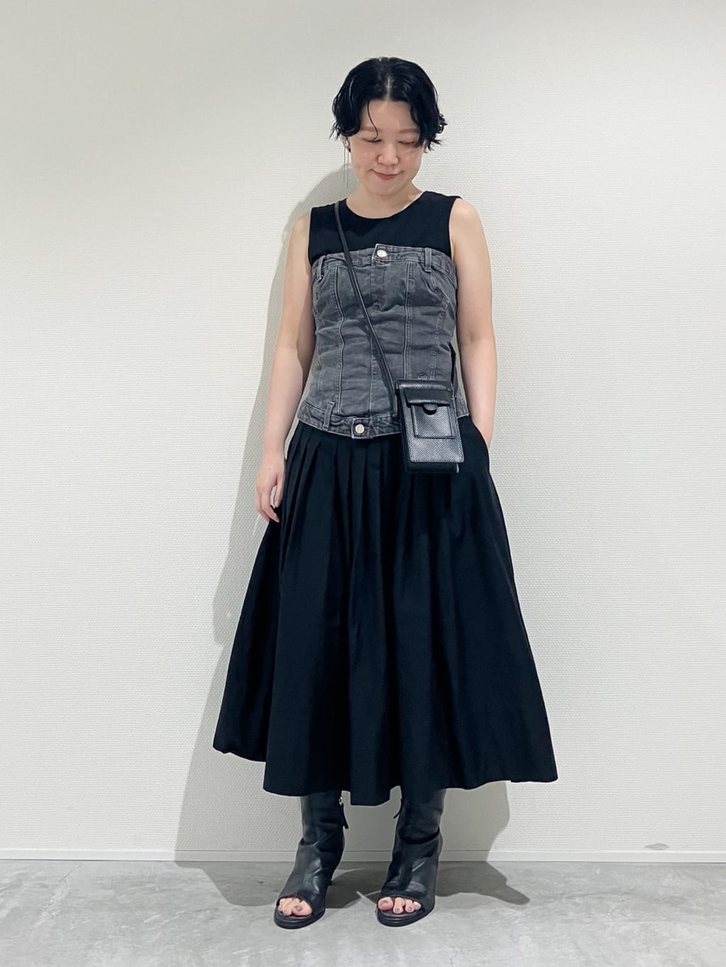 Cさんの「HIROKO HAYASHI｜BARBERA(バルベーラ)スマホポシェット」を使ったコーディネート