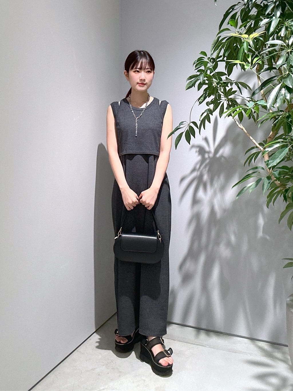 Renoさんの「INDIVI｜タンクトップレイヤードワンピース」を使ったコーディネート