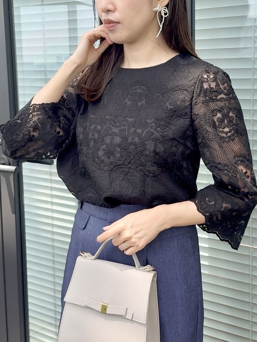 teiさんの「Couture brooch｜【一枚で着映える・高見え】刺繍レースフレアー袖ブラウス」を使ったコーディネート