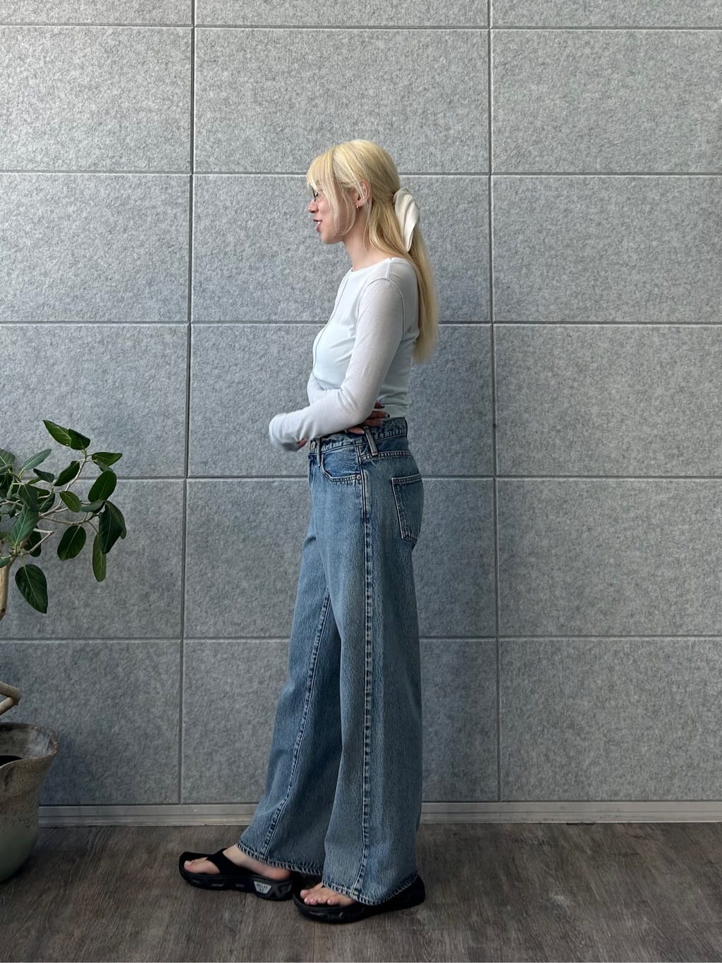 honoka Aさんの「CODE A｜sheer basic tee」を使ったコーディネート