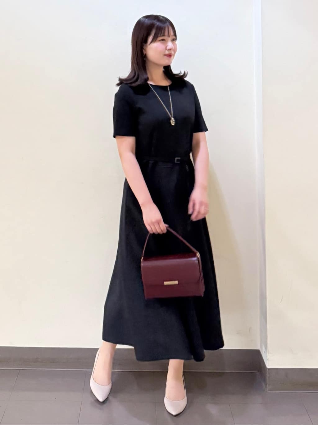 いくみさんの「UNTITLED｜【きれいめカジュアル/セミフレア】異素材ドッキングワンピース」を使ったコーディネート
