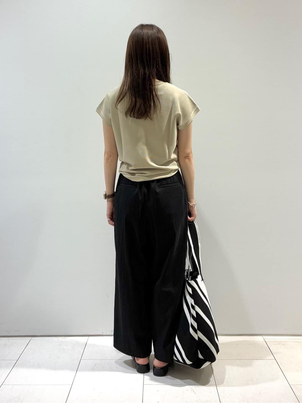 KAOさんの「INDIVI｜【褒められパンツ／洗える／ウエストゴム】ワイドタックパンツ」を使ったコーディネート
