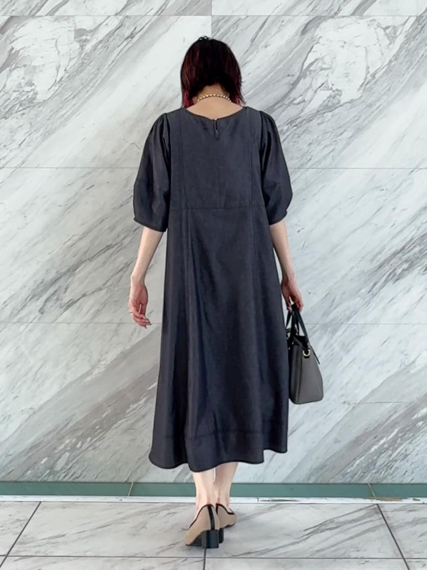 𝐜𝐡𝐢𝐤𝐚さんの「SHOO･LA･RUE｜【S-LL】配色ステッチがアクセント デニムワンピース」を使ったコーディネート