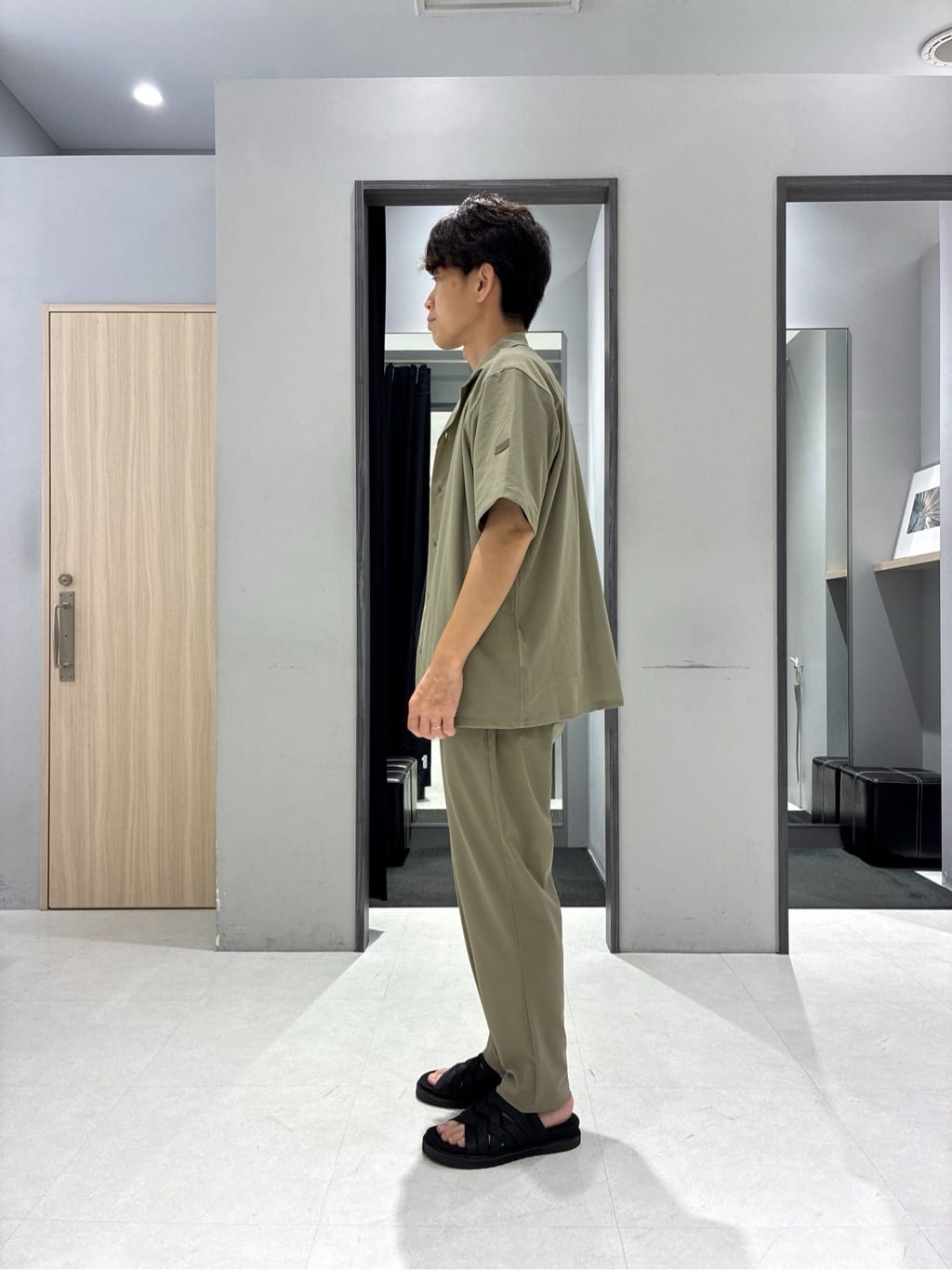 わいずみさんの「TAKEO KIKUCHI｜【COOL CITY WEAR】エアートール オープンカラーシャツ /接触冷感・通気性」を使ったコーディネート