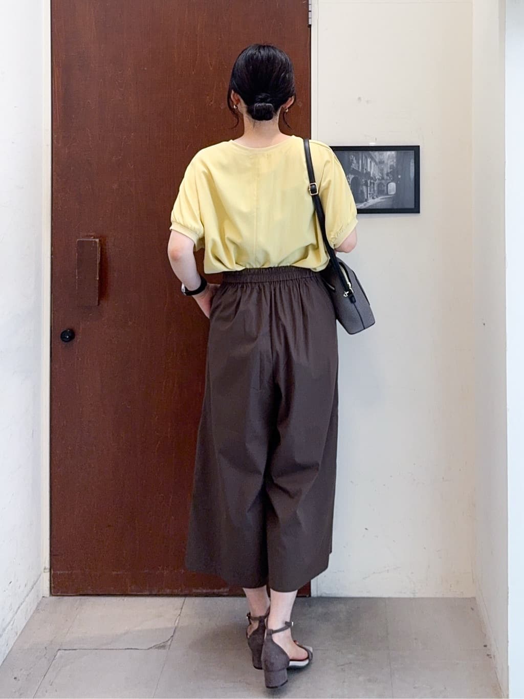 𝐇𝐢𝐫𝐨𝐦𝐢さんの「SHOO･LA･RUE｜【ひんやり/洗濯後しわになりにくい】リブ切り替えドルマンブラウス」を使ったコーディネート
