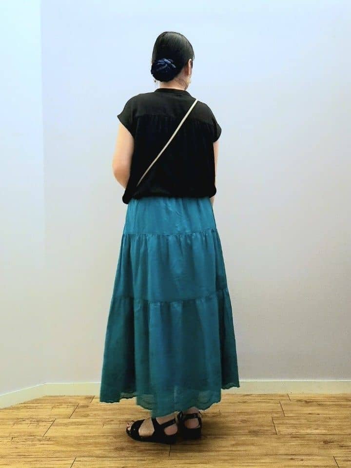 くまさんの「SHOO･LA･RUE｜【S-LL/洗濯後しわになりにくい】上品にきれい見え スラブギャザーブラウス」を使ったコーディネート