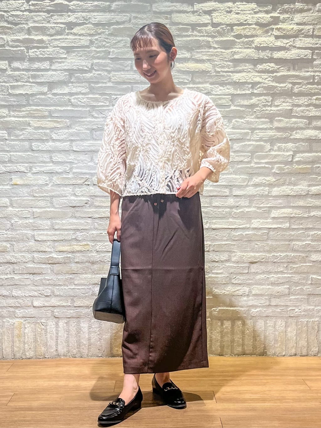 さくらさんの「OPAQUE.CLIP｜シアー刺繍レース前開きブラウス【洗濯機洗い可】」を使ったコーディネート