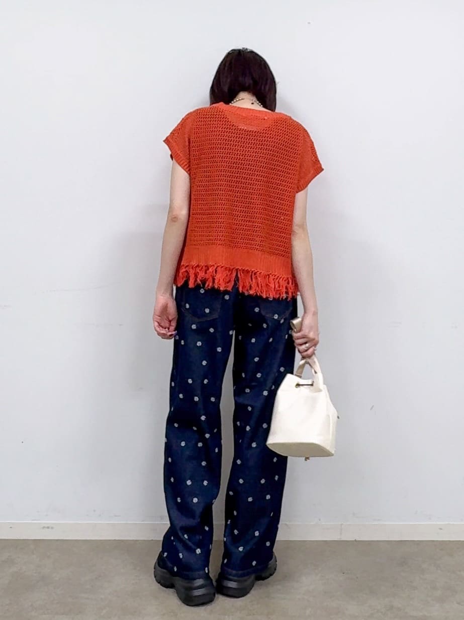 𝐜𝐡𝐢𝐤𝐚さんの「SHOO･LA･RUE｜【S-LL】裾フリンジマクラメVネックニット」を使ったコーディネート