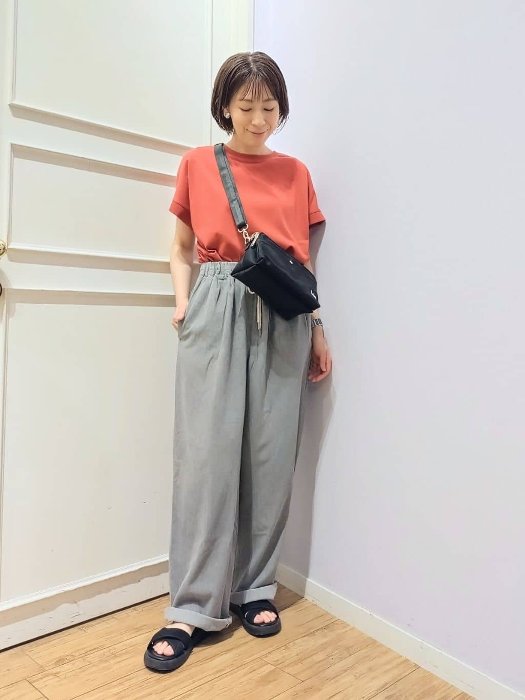 miomioさんの「SHOO･LA･RUE｜【S-LL/汗ジミ軽減/ひんやり/UV】体型カバーに タック入りドルマントップス」を使ったコーディネート
