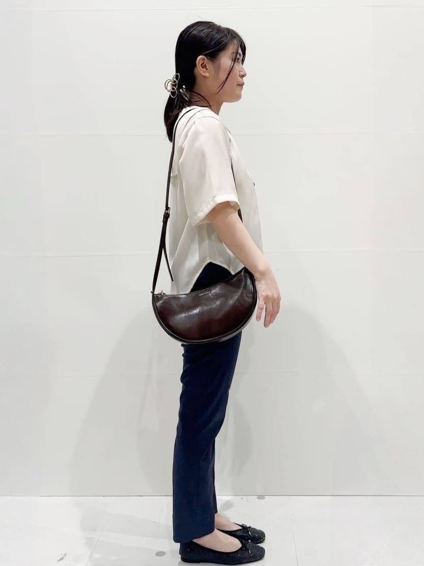 Minさんの「OPAQUE.CLIP｜ヴィンテージサテンセーラーカラーブラウス【洗濯機洗い可】」を使ったコーディネート