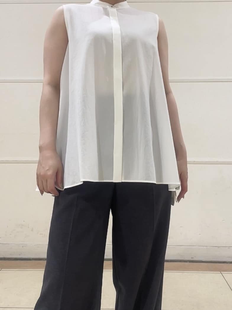 watanabeさんの「UNTITLED｜【接触冷感/吸水速乾】フレアバックシャンブラウス」を使ったコーディネート