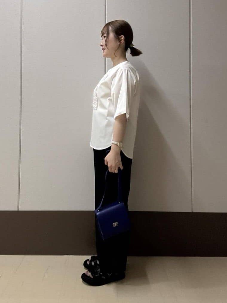 Rikoさんの「INDIVI｜【洗える】胸元タックフリルブラウス」を使ったコーディネート