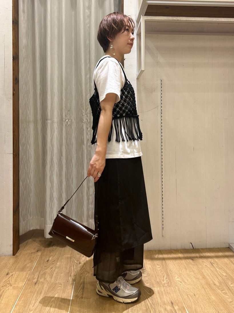 ga_riさんの「THE SHOP TK｜カレッジ＆フォトプリントTシャツ【洗濯機OK】」を使ったコーディネート
