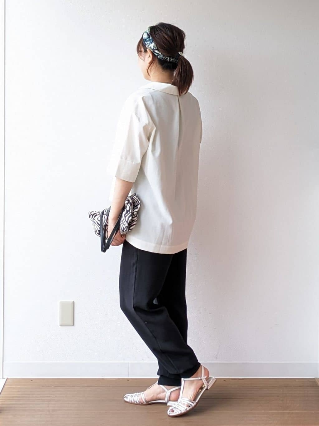 なみきさんの「UNTITLED｜【UVカット/接触冷感/吸水速乾/ゆったり】V開きネックシャツ」を使ったコーディネート