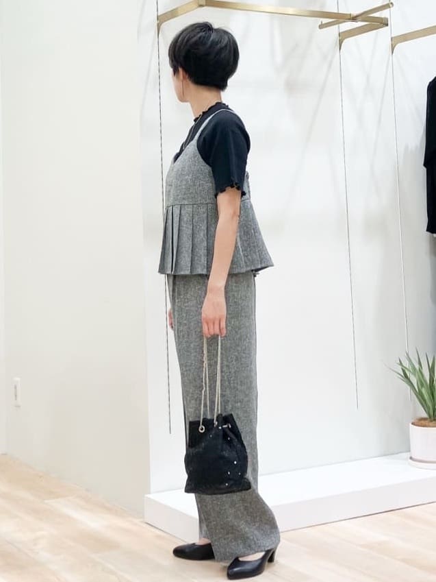 Keiさんの「grove｜【2点SET/体型カバー】夏から秋まで着まわせる！プリーツビスチェセットアップ」を使ったコーディネート