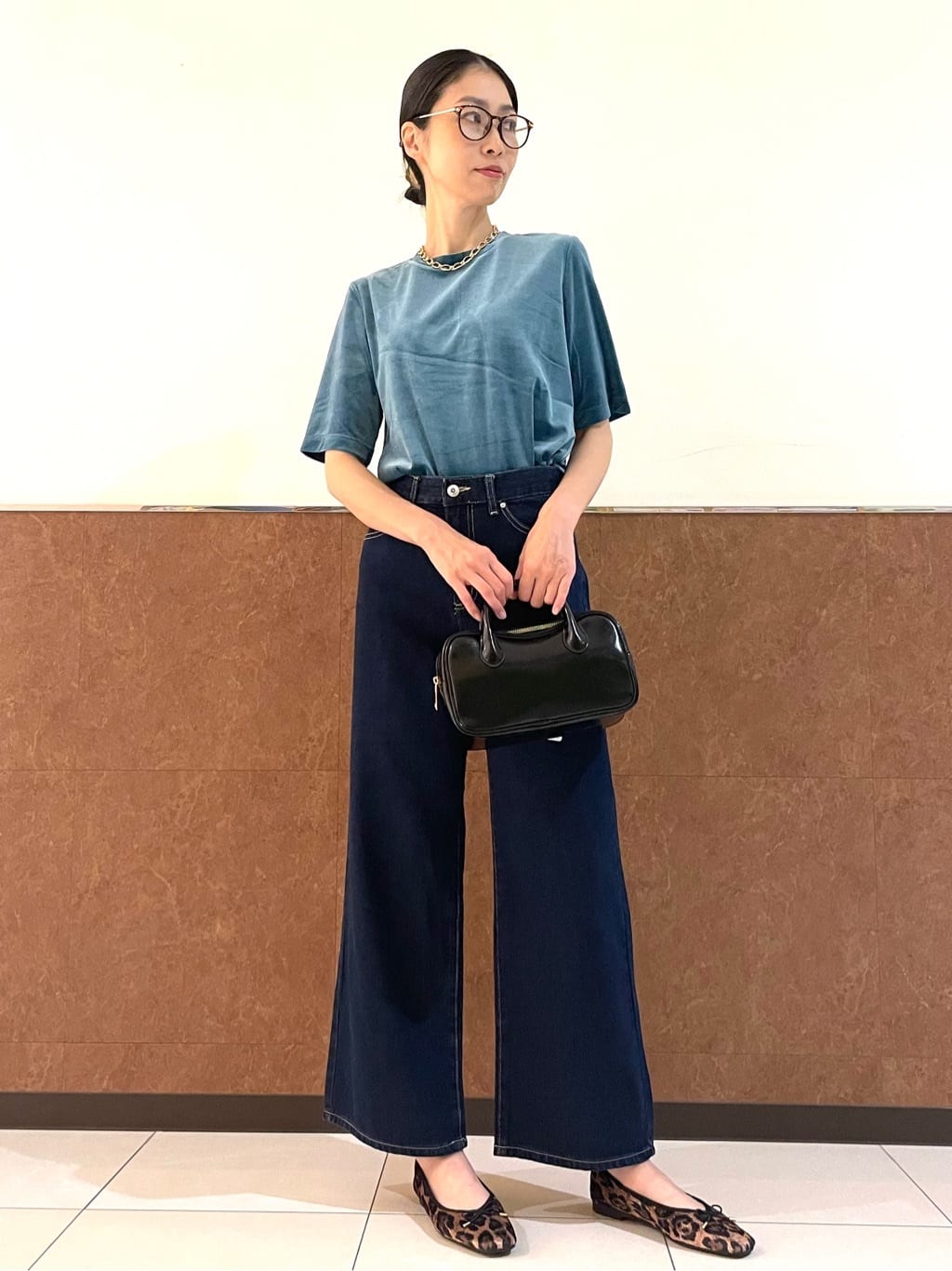 CHIHARUさんの「OPAQUE.CLIP｜《andGIRL掲載》ベロアボクシーTシャツ【洗濯機洗い可】」を使ったコーディネート
