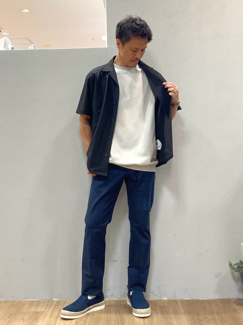 シュンさんの「TAKEO KIKUCHI｜【COOL CITY WEAR】エアートール オープンカラーシャツ /接触冷感・通気性」を使ったコーディネート