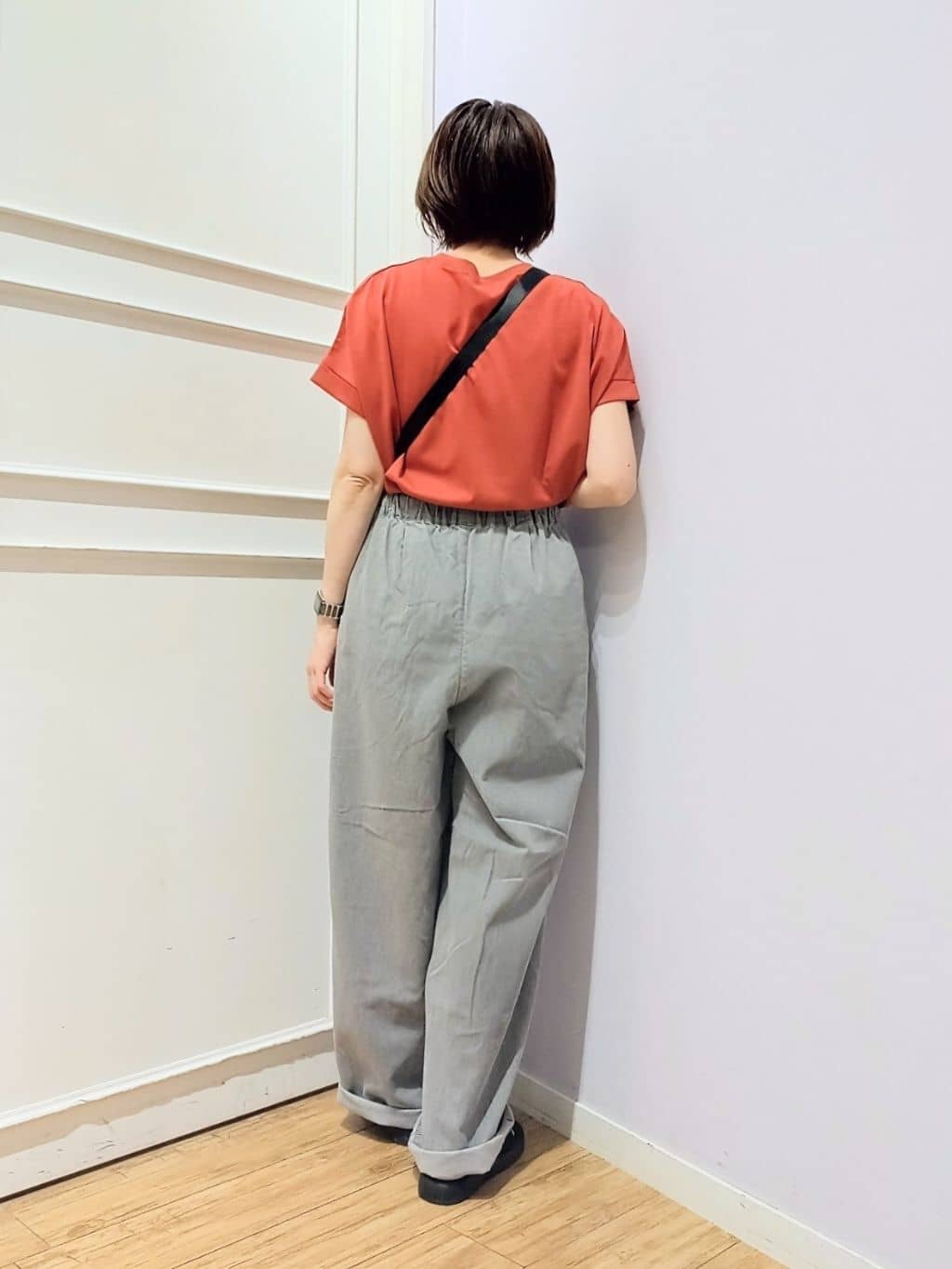 miomioさんの「SHOO･LA･RUE｜【S-LL/汗ジミ軽減/ひんやり/UV】体型カバーに タック入りドルマントップス」を使ったコーディネート