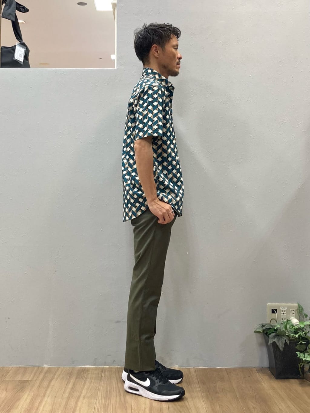 シュンさんの「TAKEO KIKUCHI｜【COOL CITY WEAR】籠目アート柄 サッカーシャツ /通気性」を使ったコーディネート