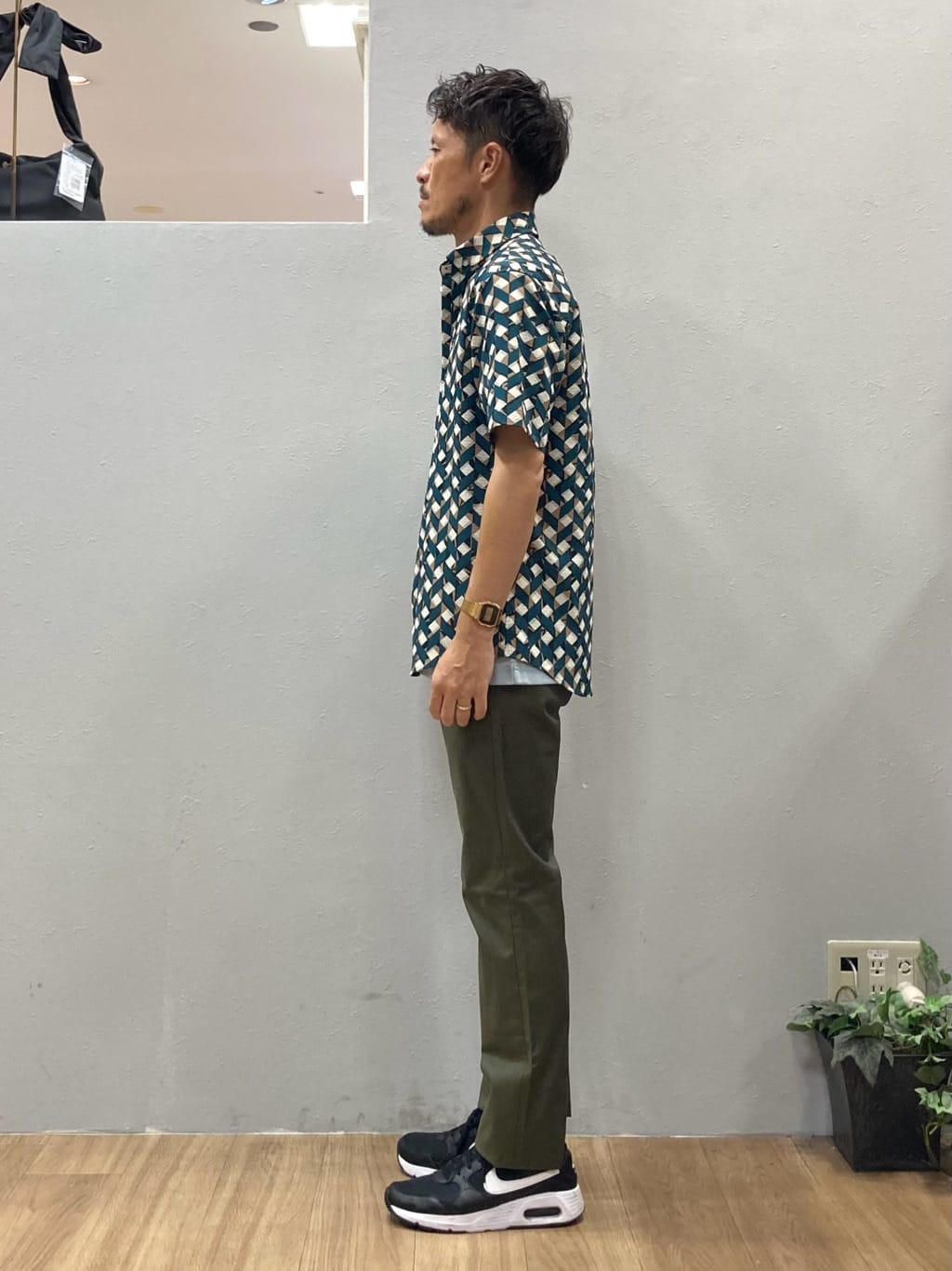 シュンさんの「TAKEO KIKUCHI｜【COOL CITY WEAR】籠目アート柄 サッカーシャツ /通気性」を使ったコーディネート