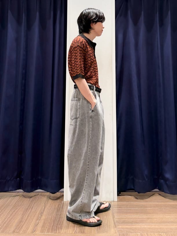 Tightさんの「THE SHOP TK｜ツータックワイドデニムパンツ」を使ったコーディネート