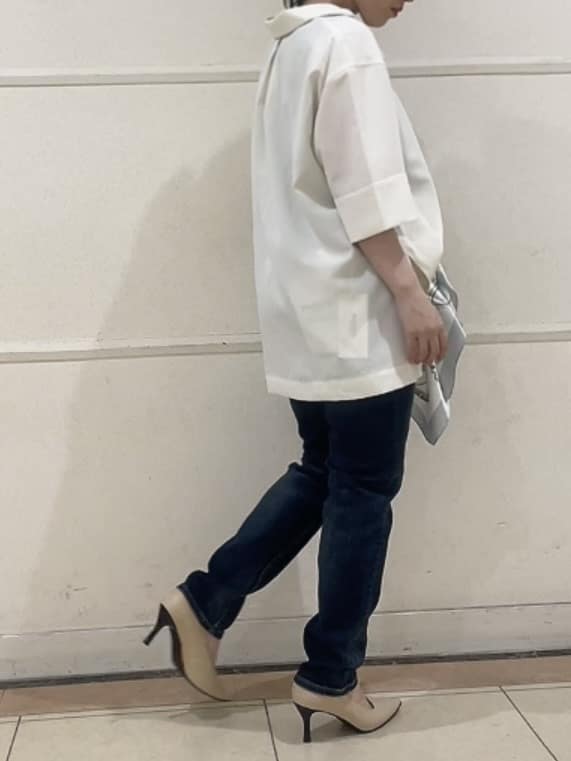 watanabeさんの「UNTITLED｜【UVカット/接触冷感/吸水速乾/ゆったり】V開きネックシャツ」を使ったコーディネート
