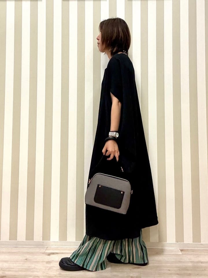 pieceさんの「SHOO･LA･RUE｜【洗濯機可/柄が選べる】さらさら楽ちん プリーツ ワイドパンツ」を使ったコーディネート