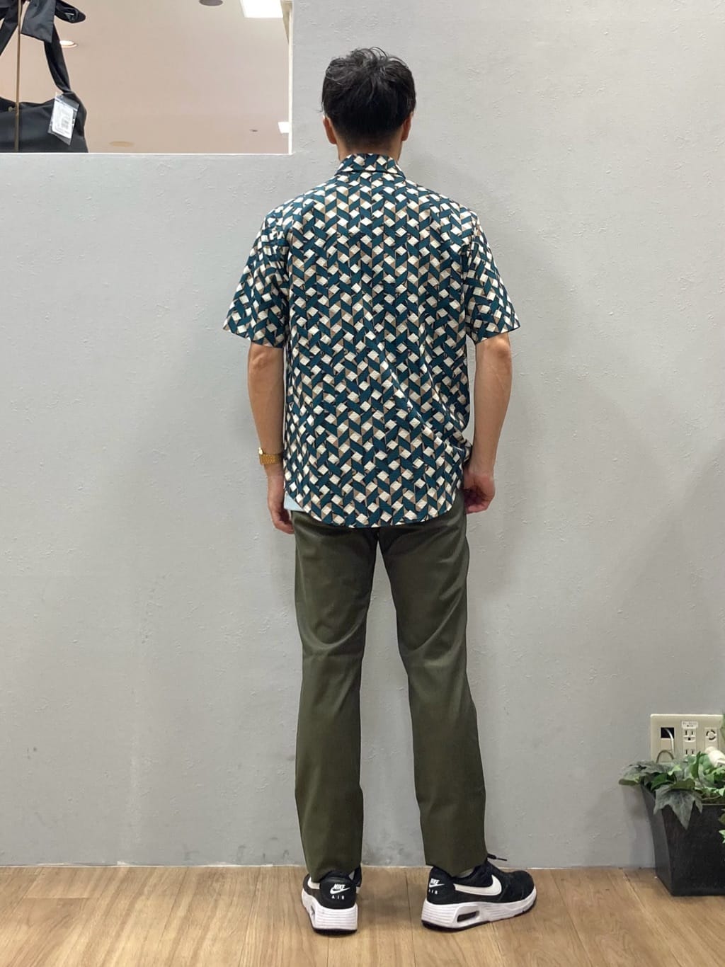 シュンさんの「TAKEO KIKUCHI｜【COOL CITY WEAR】籠目アート柄 サッカーシャツ /通気性」を使ったコーディネート