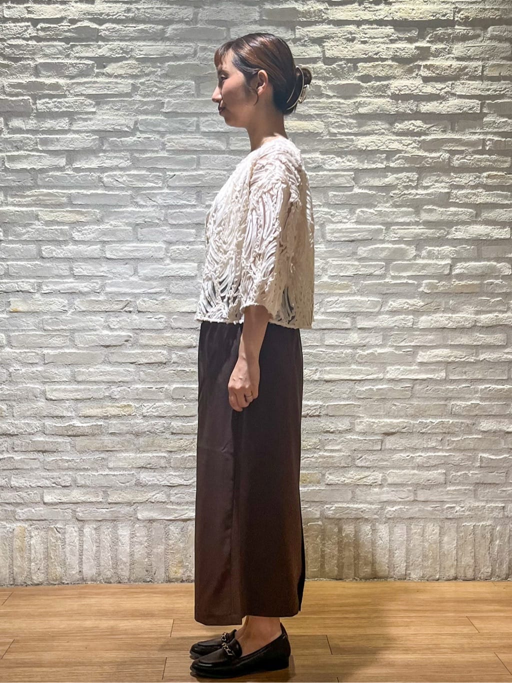 さくらさんの「OPAQUE.CLIP｜シアー刺繍レース前開きブラウス【洗濯機洗い可】」を使ったコーディネート