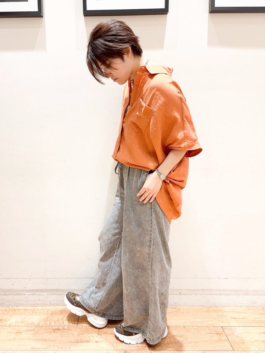 かふぇもか。さんの「SHOO･LA･RUE｜【洗える/S-LL/5分袖】1枚でも羽織としても。さらさらドレープシャツ」を使ったコーディネート