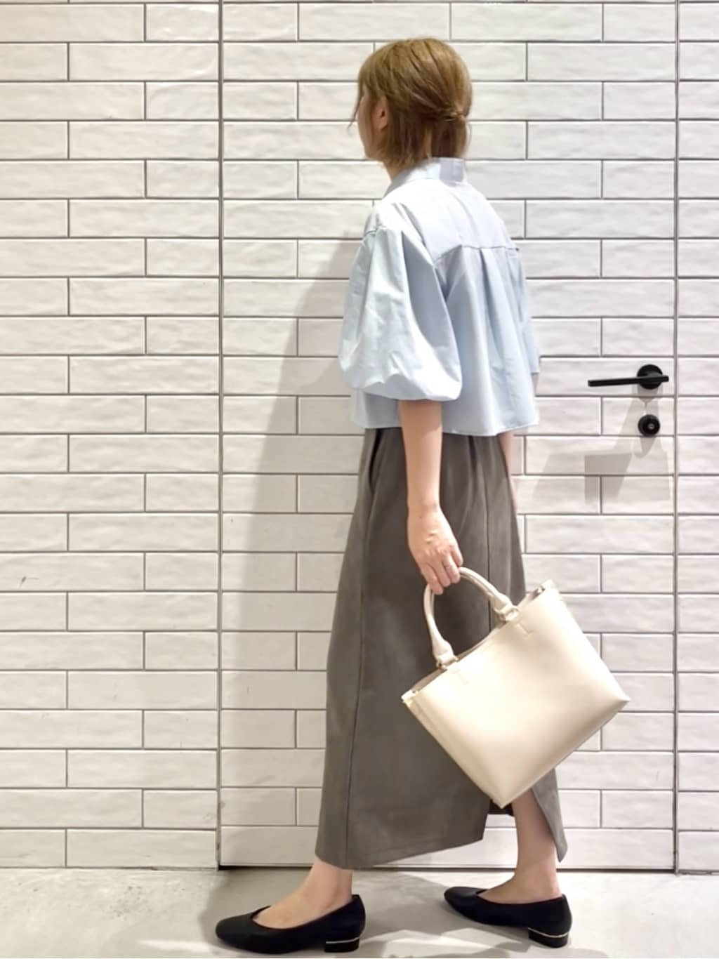 しおりさんの「OPAQUE.CLIP｜バルーンスリーブシャツ【洗濯機洗い可】」を使ったコーディネート