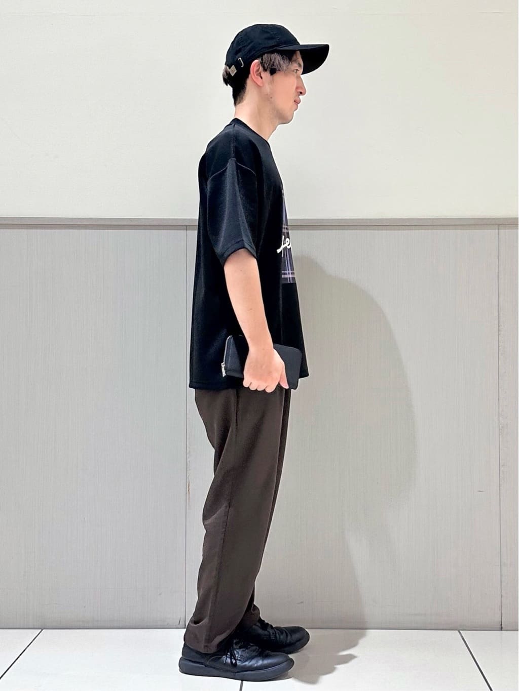 tomoyaさんの「THE SHOP TK｜コード刺繍フォトプリント半袖Tシャツ 【洗濯機OK】」を使ったコーディネート