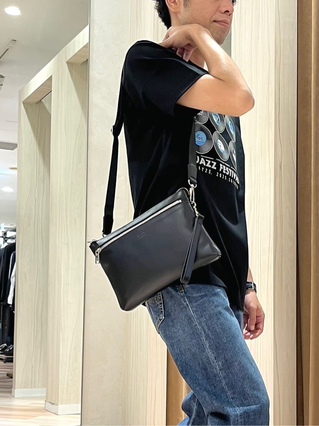 URAさんの「TAKEO KIKUCHI｜【モンスターストレッチ】日本製 ウォッシュド デニムパンツ」を使ったコーディネート
