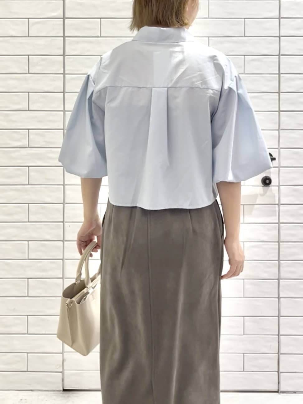 しおりさんの「OPAQUE.CLIP｜バルーンスリーブシャツ【洗濯機洗い可】」を使ったコーディネート